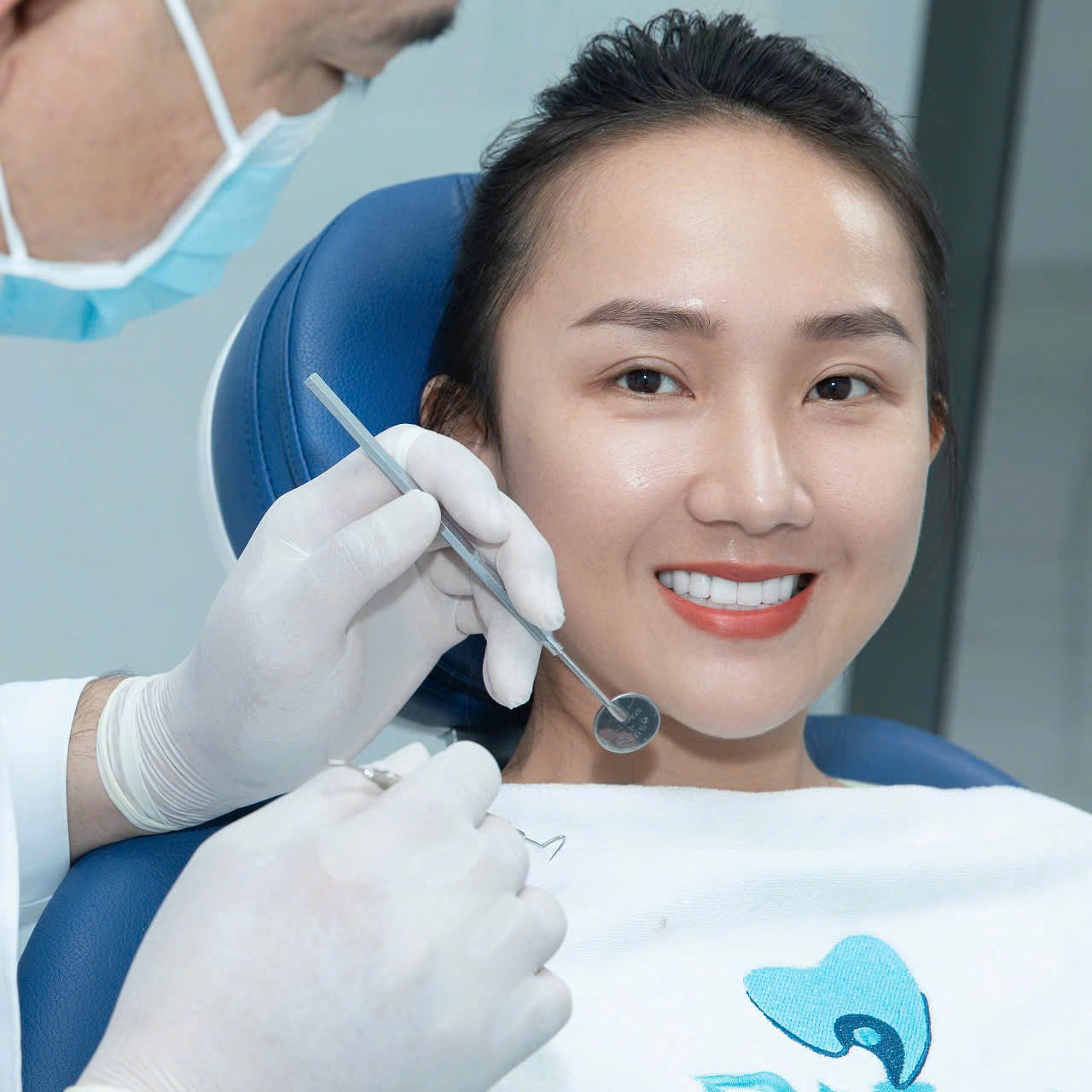 Răng sáng bóng sau khi lấy vôi răng